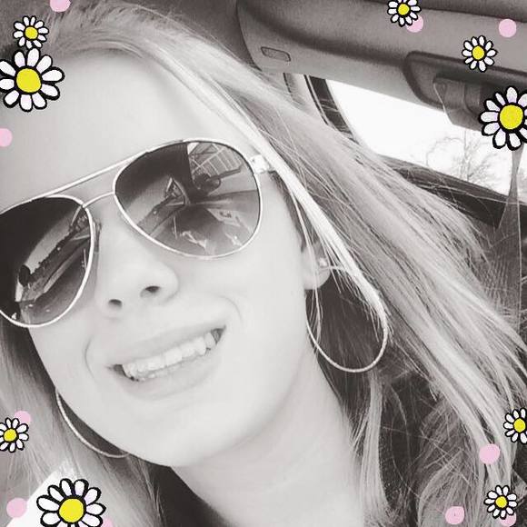 Meet your Posher, Julianne - Picture 1 of 1